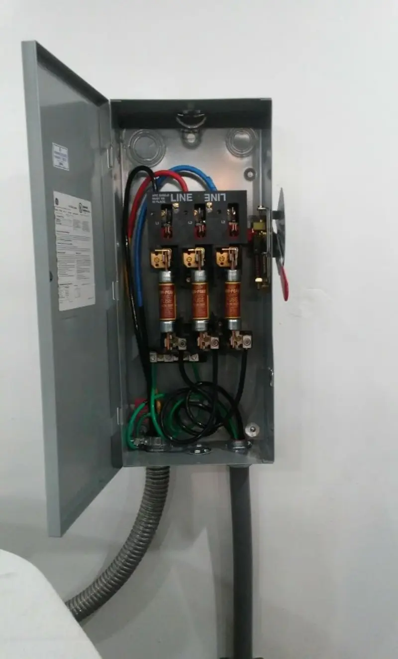 Three-phase disconnect switch installed for Smoke Detector Installation in Woodlake